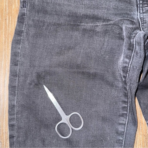 Madewell 9" High Rise Skinny Jeans in Black Raw Hem Distressed Boho - Picture 10 of 14